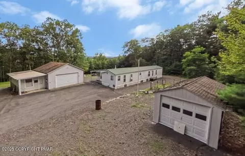 2718 Oak Ln, Saylorsburg, PA 18353