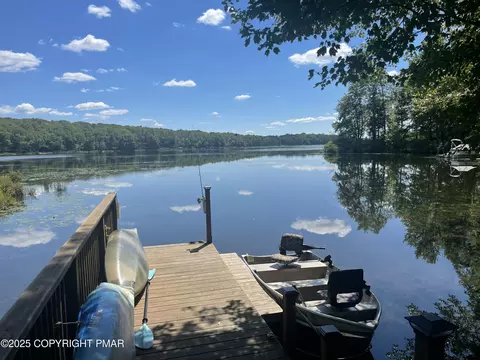 132 Lake Dr W, Gouldsboro, PA 18424