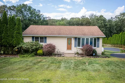 1104 Sugar Hollow Rd, Saylorsburg, PA 18353
