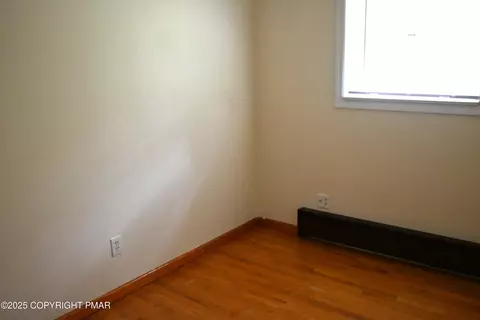 Bedroom - 2167 Bushkill Cir, Bushkill, PA 18324 photo 4 of 6