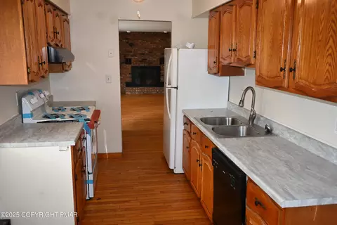 Kitchen - 2167 Bushkill Cir, Bushkill, PA 18324 photo 1 of 2