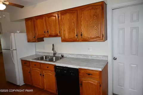 Kitchen - 2167 Bushkill Cir, Bushkill, PA 18324 photo 2 of 2
