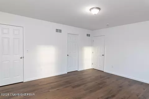 Bedroom - 226 Apache Dr, Effort, PA 18330 photo 3 of 11