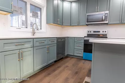 Kitchen - 226 Apache Dr, Effort, PA 18330 photo 3 of 3