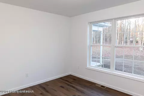 Bedroom - 226 Apache Dr, Effort, PA 18330 photo 8 of 11