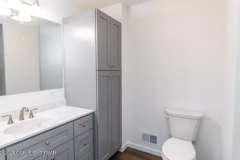 Bath - 226 Apache Dr, Effort, PA 18330 photo 3 of 6