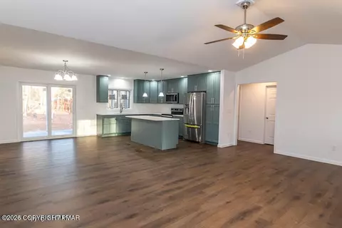 Living - 226 Apache Dr, Effort, PA 18330 photo 1 of 2