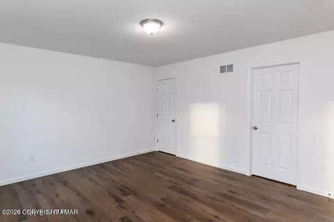 Bedroom - 226 Apache Dr, Effort, PA 18330 photo 2 of 11