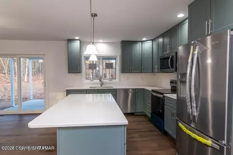 Kitchen - 226 Apache Dr, Effort, PA 18330 photo 2 of 3