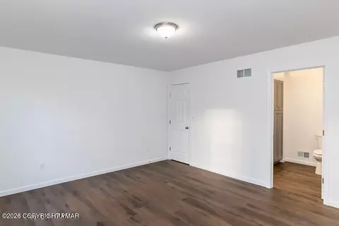 Bedroom - 226 Apache Dr, Effort, PA 18330 photo 4 of 11