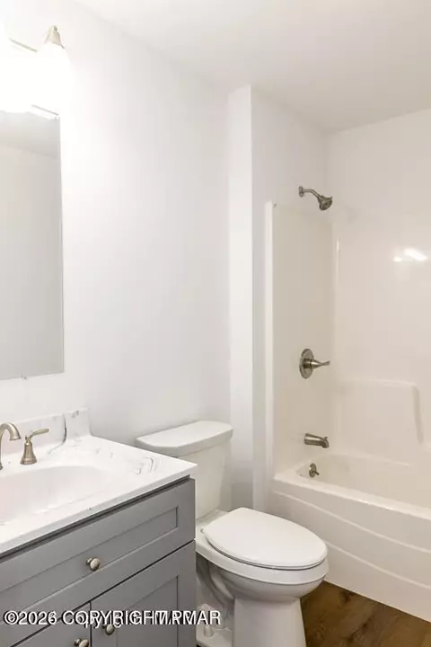 Bath - 226 Apache Dr, Effort, PA 18330 photo 5 of 6