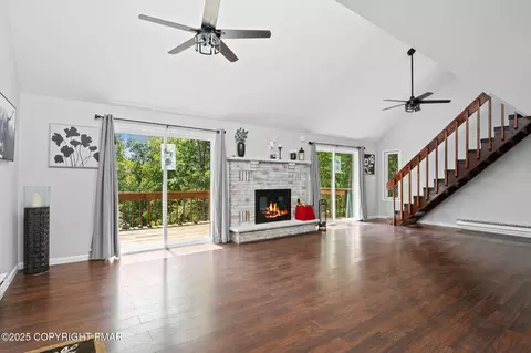 Living - 335 Saunders Dr, Bushkill, PA 18324 photo 2 of 7