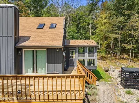 Exterior - 335 Saunders Dr, Bushkill, PA 18324 photo 18 of 24