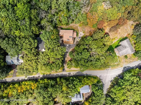 View/Area - 335 Saunders Dr, Bushkill, PA 18324 photo 2 of 5