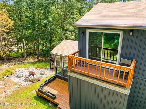 Exterior - 335 Saunders Dr, Bushkill, PA 18324 photo 15 of 24