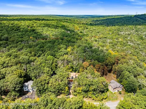 View/Area - 335 Saunders Dr, Bushkill, PA 18324 photo 1 of 5