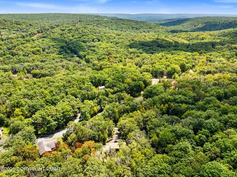 View/Area - 335 Saunders Dr, Bushkill, PA 18324 photo 3 of 5