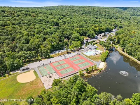 View/Area - 335 Saunders Dr, Bushkill, PA 18324 photo 4 of 5