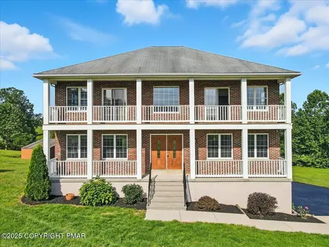 2107 Pohopoco Dr N, Kunkletown, PA 18058