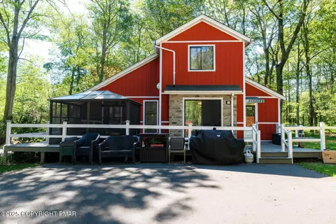 3109 Robert David Dr, Tobyhanna, PA 18466