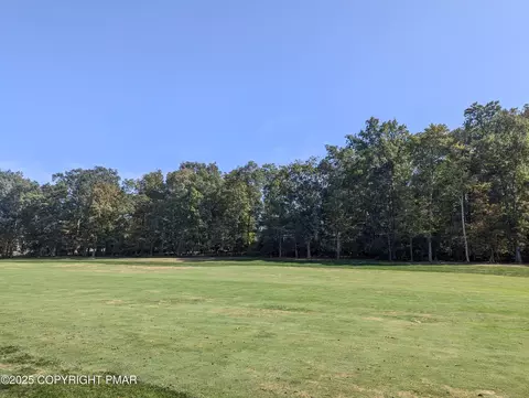 24 Swan Ct, East Stroudsburg, PA 18302