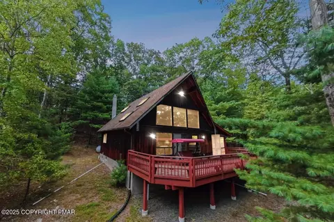 2146 Sky High Dr, Bartonsville, PA 18321