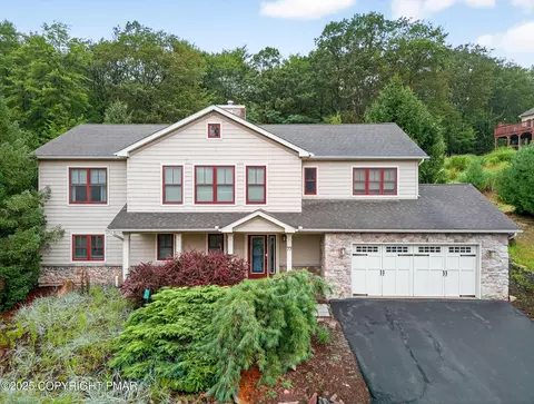 77 Longview Dr, Lake Harmony, PA 18624