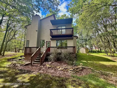 102 Tumbleweed Dr, Effort, PA 18330
