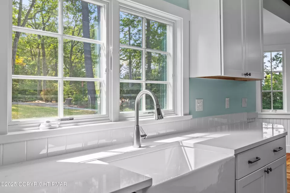 Kitchen - 136 Falls Dr, Buck Hill Falls, PA 18323 photo 3 of 5