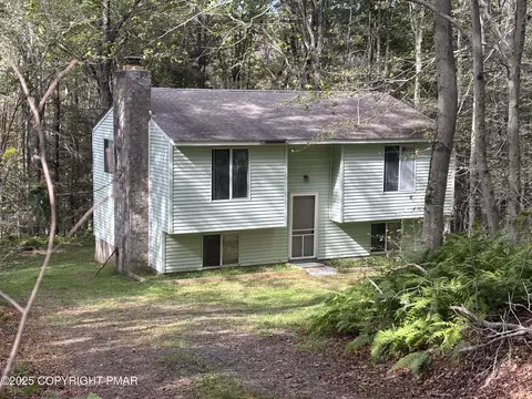 104 Beechnut Ct, Canadensis, PA 18325