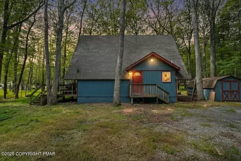 2139 Lake Dr, Henryville, PA 18332