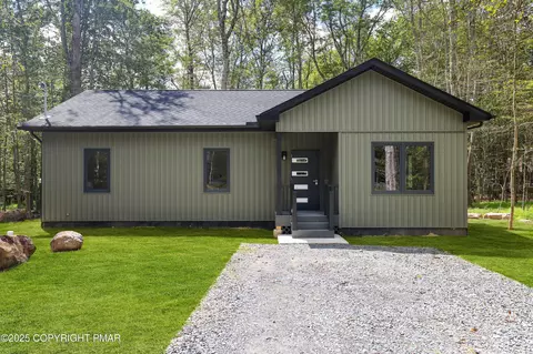 1540 Lake Ln, Pocono Lake, PA 18347