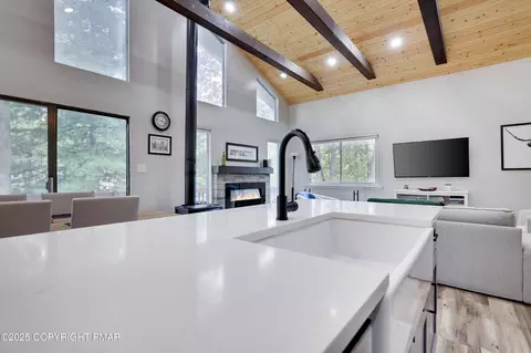 Kitchen - 6228 Decker Rd, Bushkill, PA 18324 photo 3 of 4