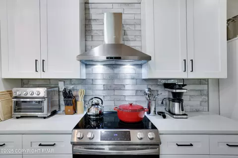 Kitchen - 6228 Decker Rd, Bushkill, PA 18324 photo 4 of 4