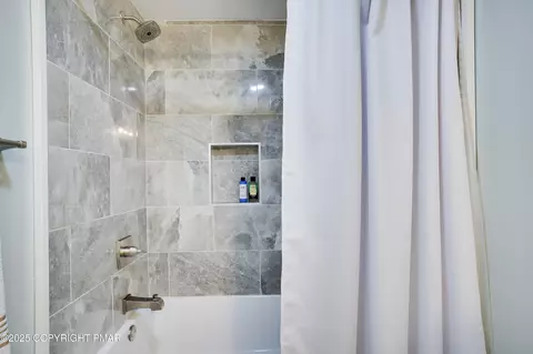 Bath - 6228 Decker Rd, Bushkill, PA 18324 photo 5 of 5