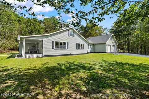 3191 Sussex Dr, Tobyhanna, PA 18466