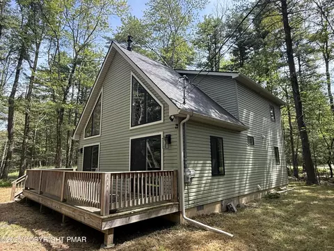 5505 Cornflower Ct, Pocono Summit, PA 18346