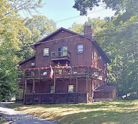 548 Lakeside Dr, East Stroudsburg, PA 18301