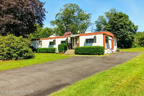 1174 Green Mount Dr, Effort, PA 18330