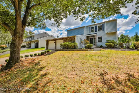 2718 Windy Hill Rd, Allentown, PA 18103