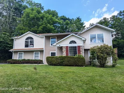 100 Harding Ct, East Stroudsburg, PA 18301
