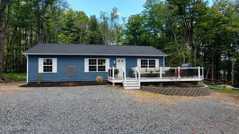1708 Horizon Dr, Greentown, PA 18426