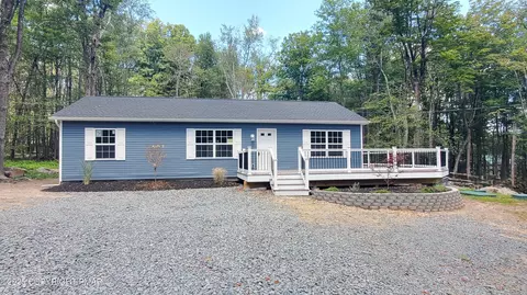 1708 Horizon Dr, Greentown, PA 18426