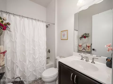 6827 Sycamore Dr, Bath, PA 18014 photo 33