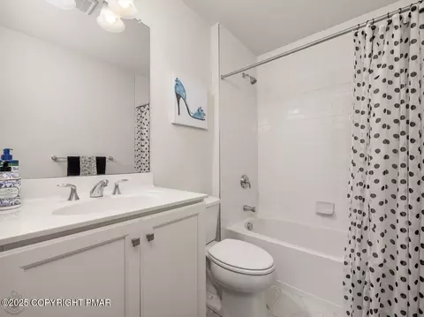6827 Sycamore Dr, Bath, PA 18014 photo 42