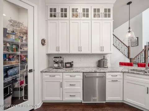 6827 Sycamore Dr, Bath, PA 18014 photo 10