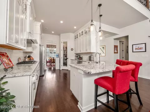 6827 Sycamore Dr, Bath, PA 18014 photo 9