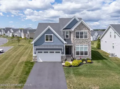 6827 Sycamore Dr, Bath, PA 18014