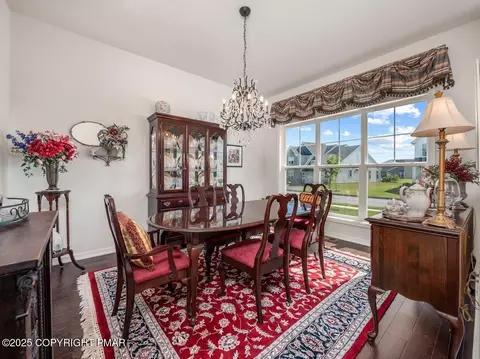6827 Sycamore Dr, Bath, PA 18014 photo 8