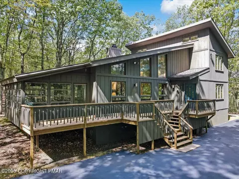 4136 Sycamore Ln, East Stroudsburg, PA 18301